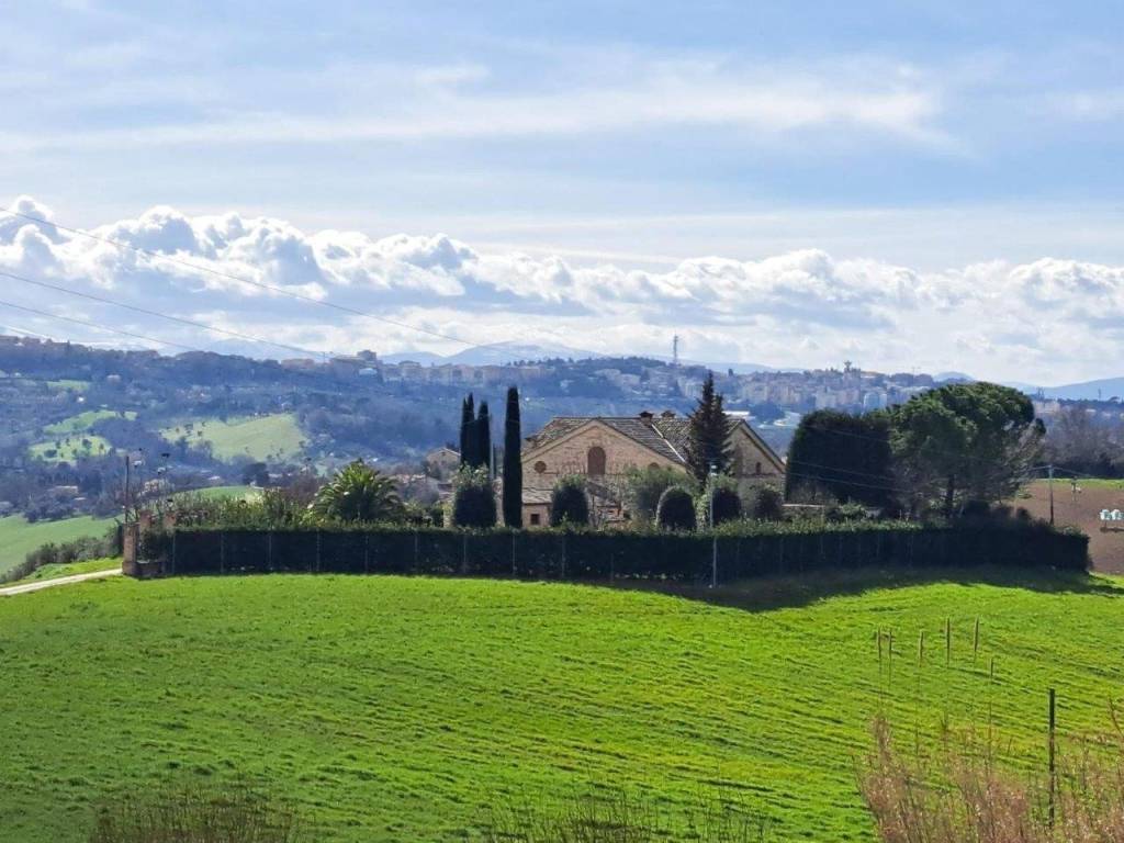 Villa a Macerata in Contrada Santa Maria del Monte - Foto 2