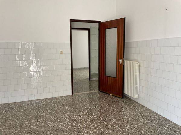 Appartamento a Ceglie messapica in Via Cappuccini - Foto 5
