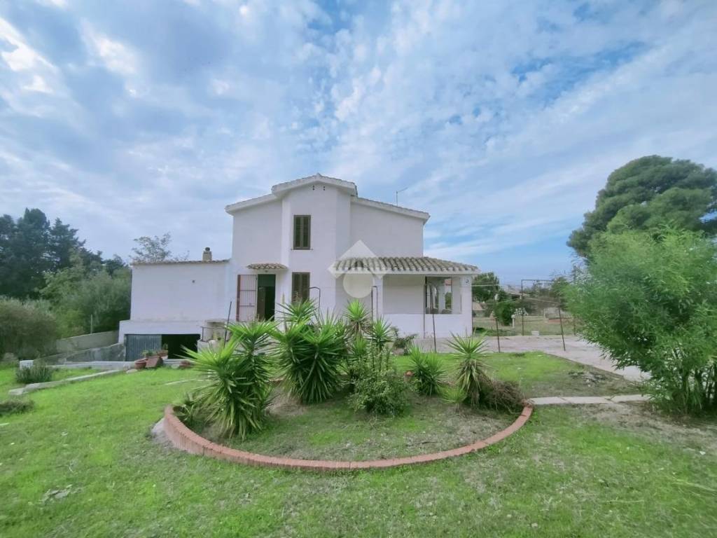 Villa a Quartu sant'elena in Via Su Paris, 18 - Foto 2
