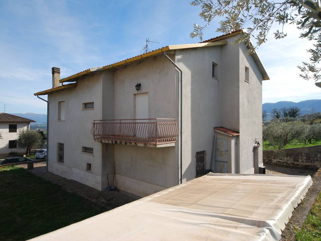 Casa indipendente a Castel ritaldi in Località Colle del Marchese - Foto 2