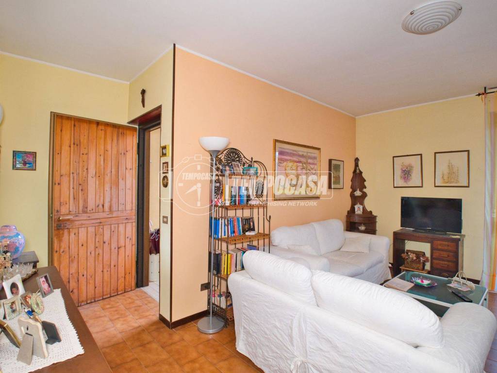 Appartamento a Galliate in Via Tiro a Segno - Foto 4