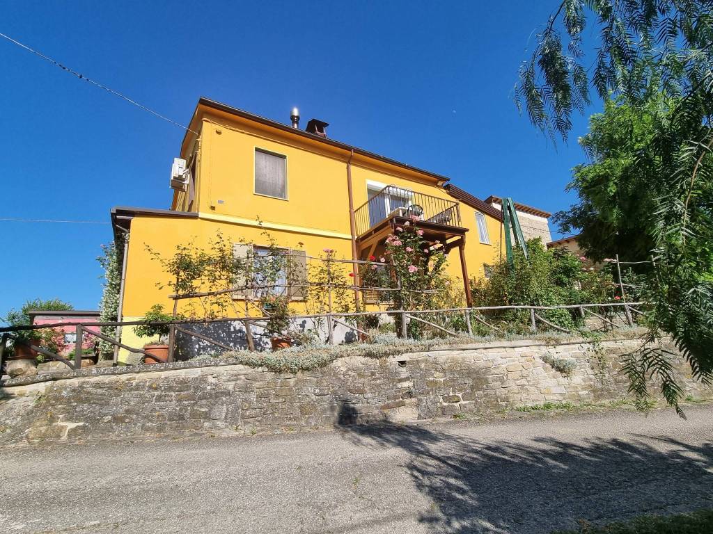 Casa indipendente a Bisenti in Contrada Chioviano Inferiore - Foto 2