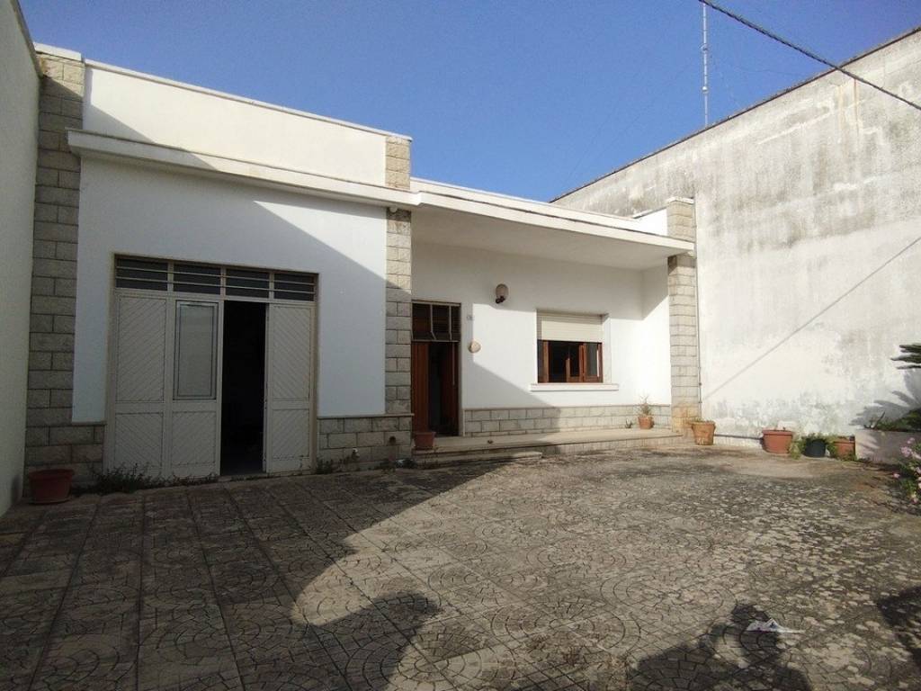 Appartamento a Taviano in Via Alezio, 26 - Foto 2