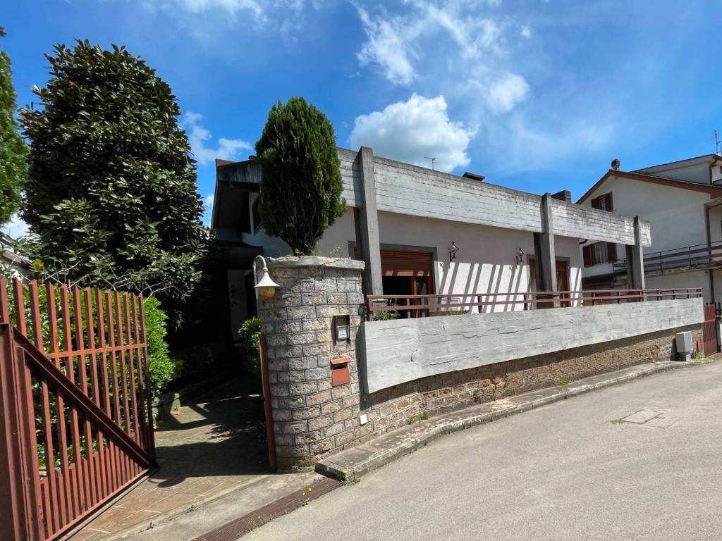 Villa a Frosinone in Via per Casamari - Foto 2