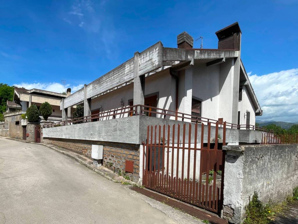 Villa a Frosinone in Via per Casamari - Foto 3