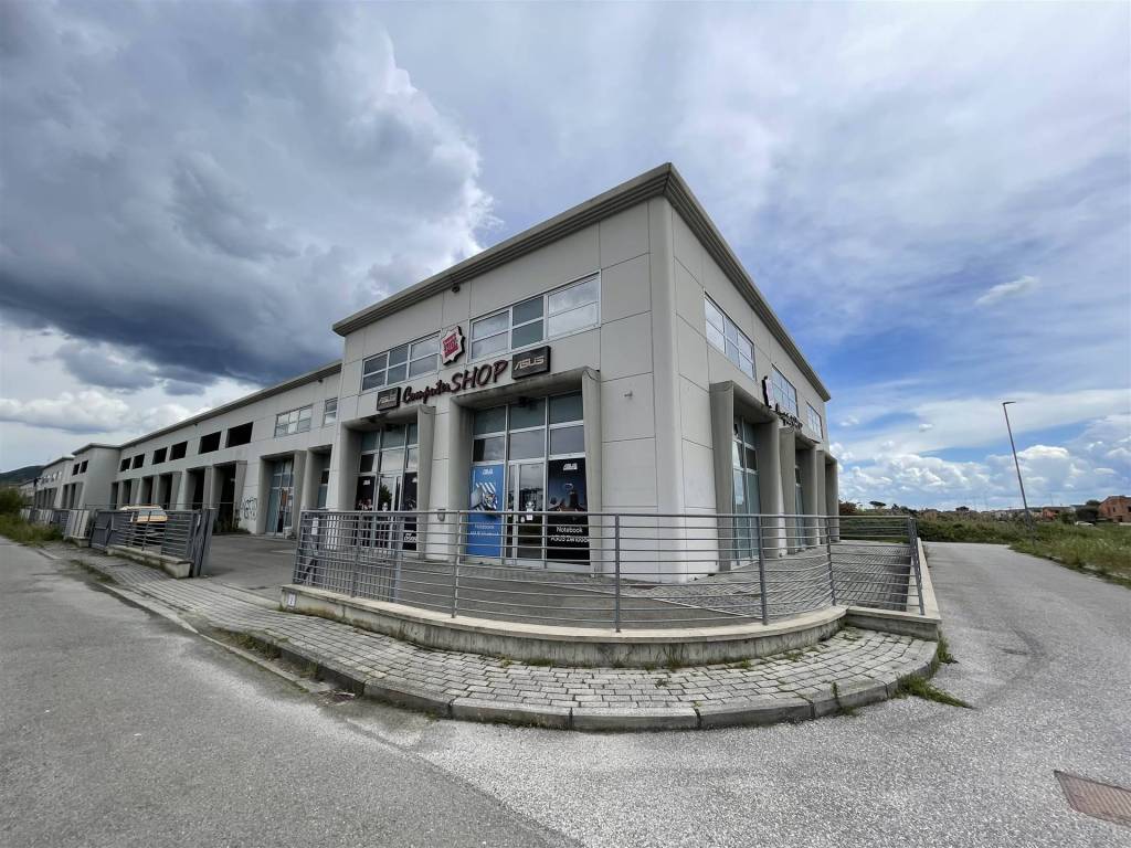 Immobile a San giuliano terme in Via Guidiccioni Parcheggio a - Foto 2