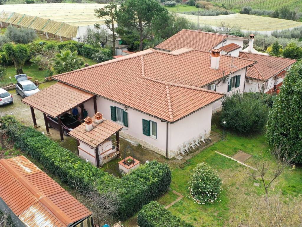 Villa a Cisterna di latina in Via del Mandorlo, 23 - Foto 2