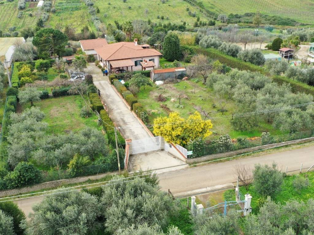 Villa a Cisterna di latina in Via del Mandorlo, 23 - Foto 3