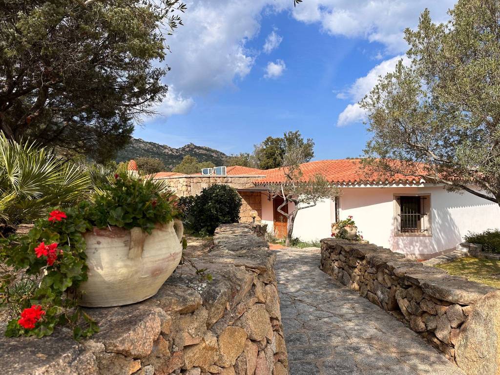 Villa a Arzachena in Via della Pantogia - Foto 2