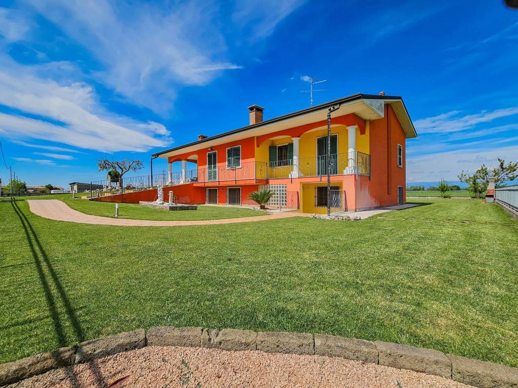 Villa a Vigasio in Via Nogarole Rocca, 13 - Foto 2