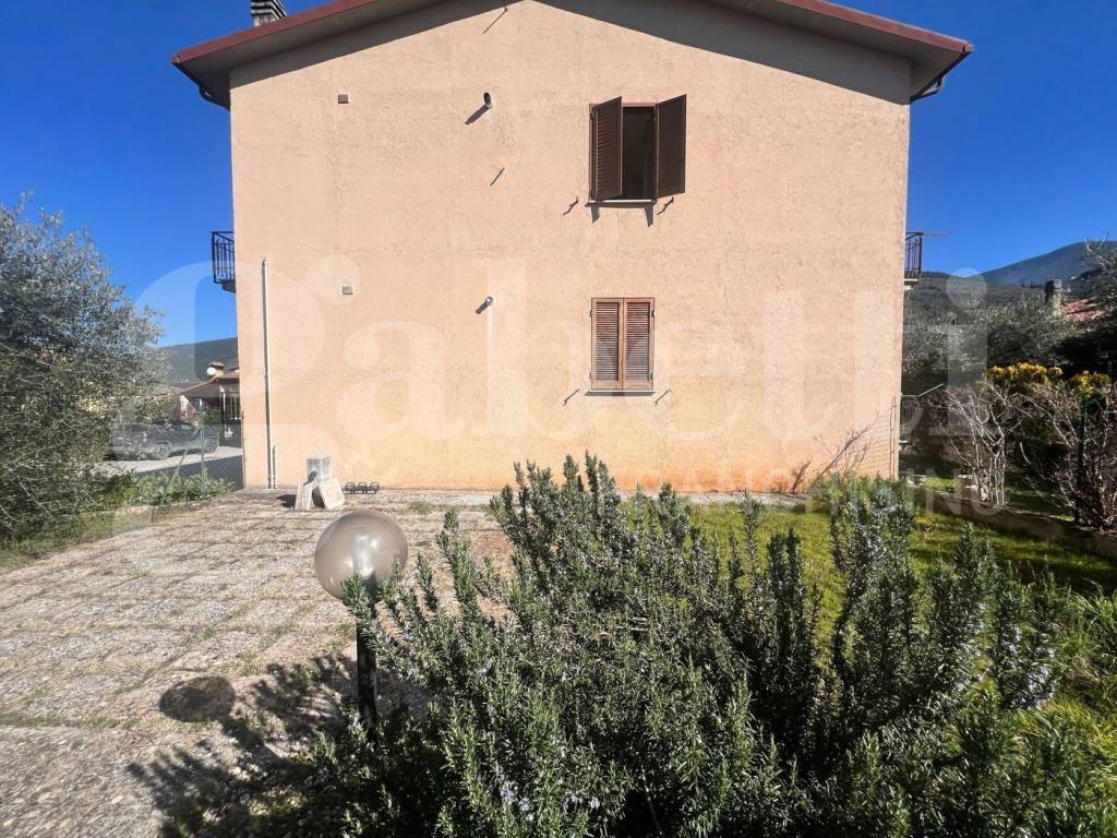 Appartamento a Campello sul clitunno in via delle Macchiette - Foto 4