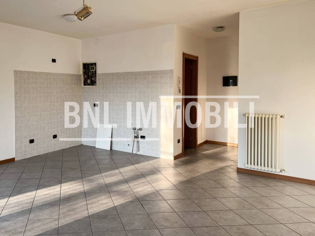 Appartamento a Luino in Via Filippo Turati, 48 - Foto 2