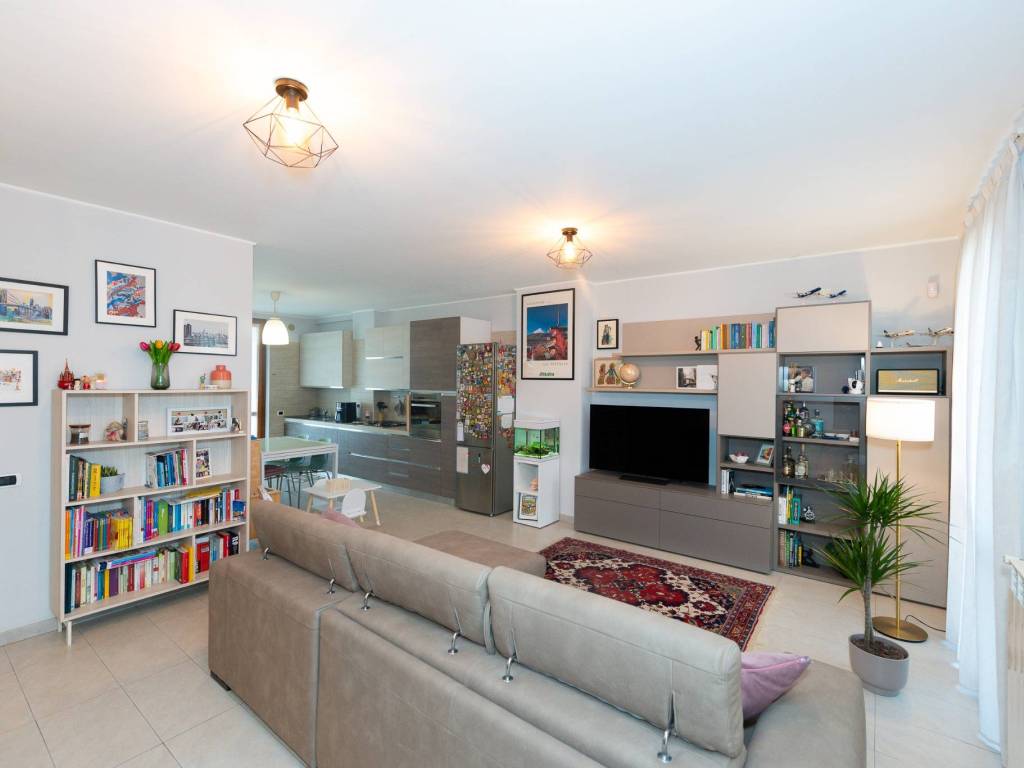 Appartamento a Comazzo in Via Rossate, 10 - Foto 2