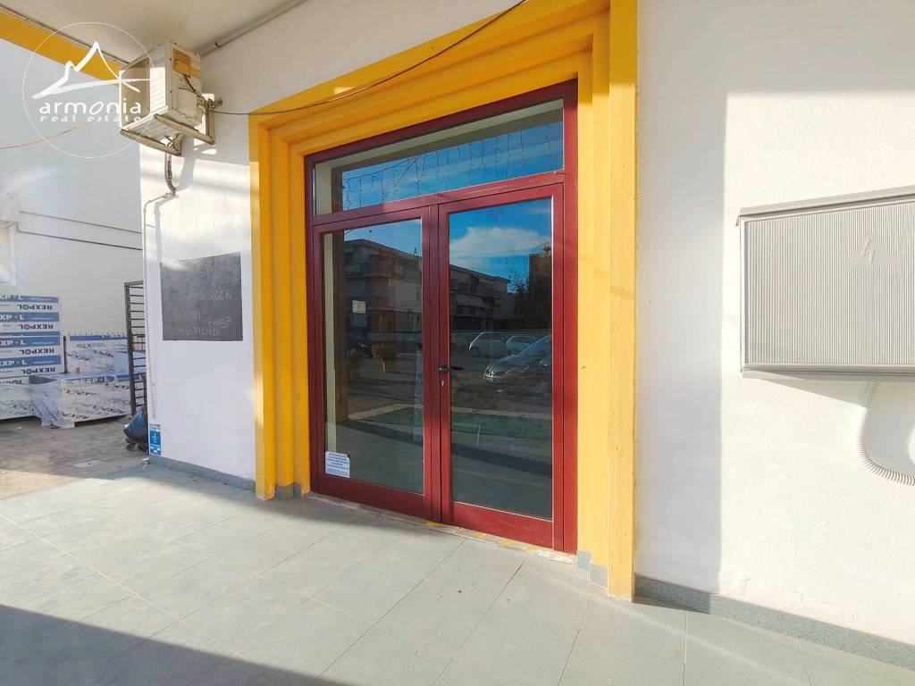 Immobile a Roseto degli abruzzi in Via Nazionale Adriatica, 106 - Foto 3