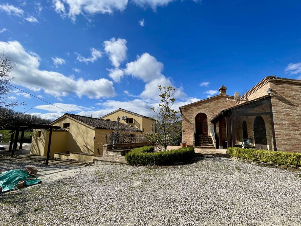 Rustico / casale a Cessapalombo in Strada Provinciale di Cingoli - Foto 2