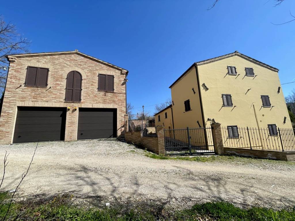 Rustico / casale a Cessapalombo in Strada Provinciale di Cingoli - Foto 3