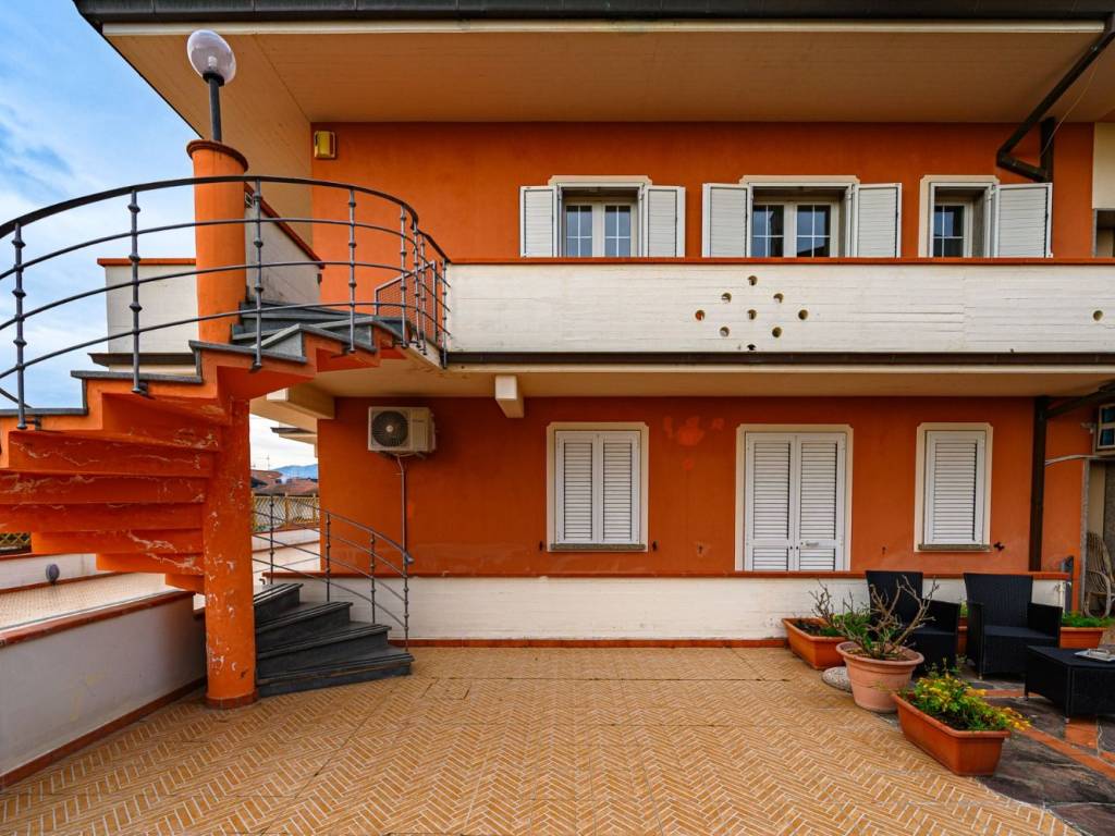 Appartamento a Monsummano terme in Via Papa Giovanni XXIII, 146 - Foto 2