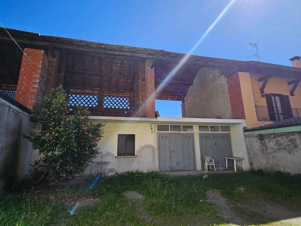 Rustico / casale a Borgomanero in Via Alessandro Manzoni - Foto 4