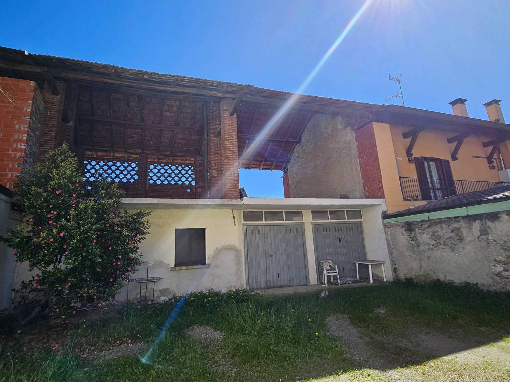 Rustico / casale a Borgomanero in Via Alessandro Manzoni - Foto 5