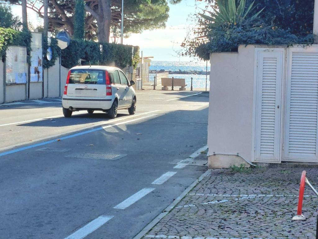 Box / garage a San bartolomeo al mare in Via Corsica - Foto 3