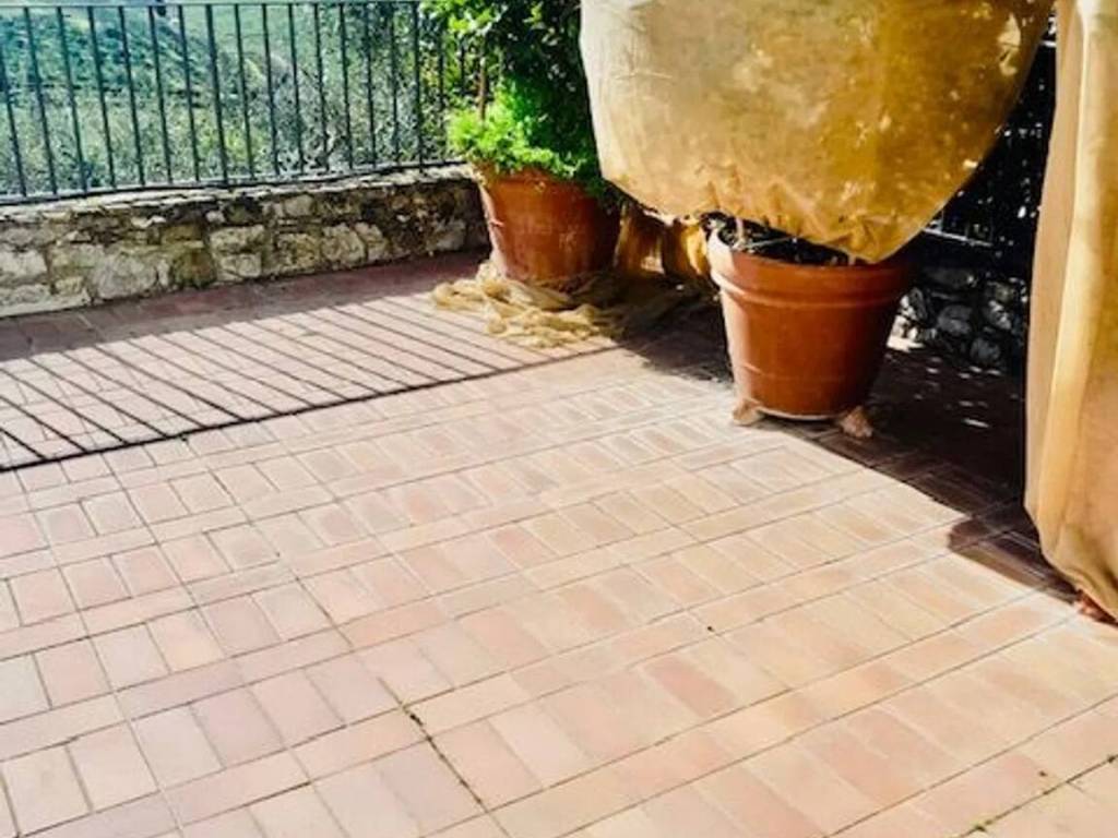 Villa a Poggio a caiano in Traversa Di Carmignano S.N.C. - Foto 2