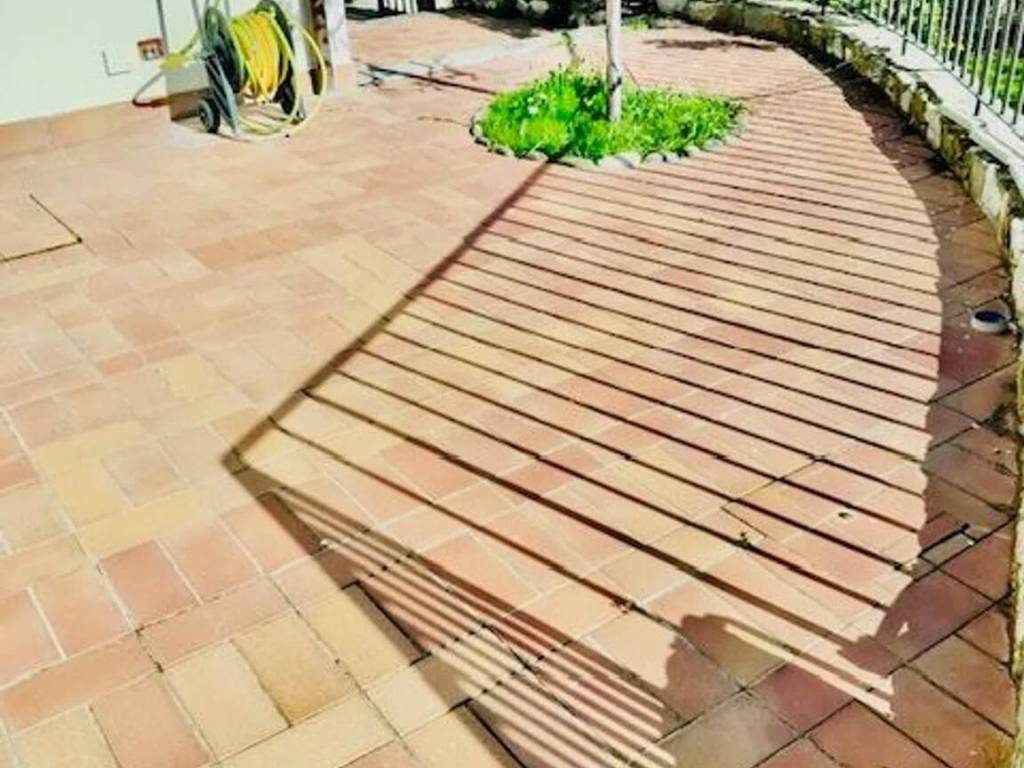 Villa a Poggio a caiano in Traversa Di Carmignano S.N.C. - Foto 4