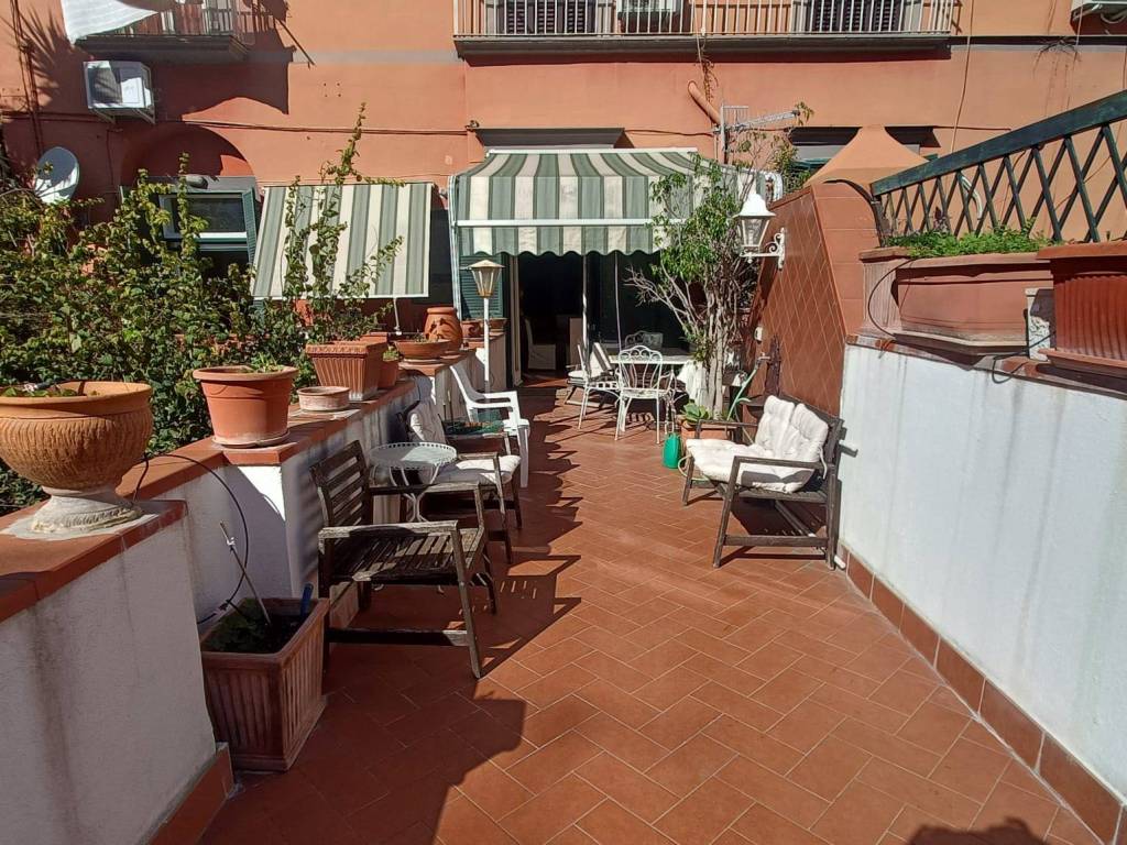 Appartamento a Napoli in Via della Croce Rossa, 35 - Foto 2
