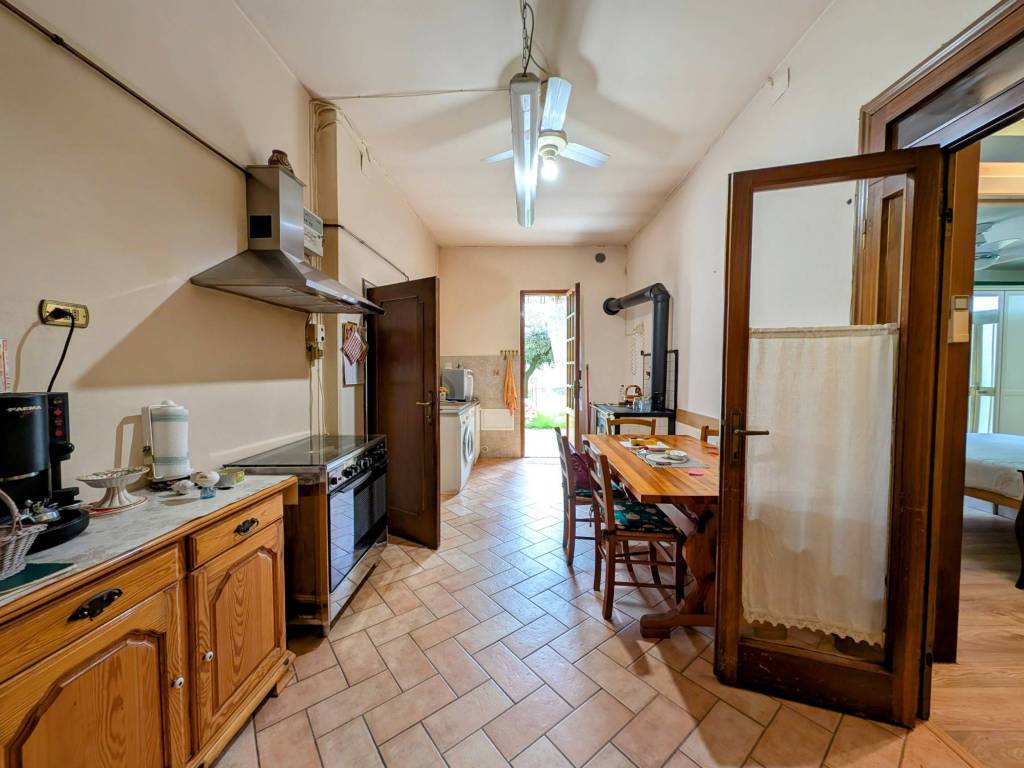 Casa indipendente a Prato in Via Aldo Capitini - Foto 2