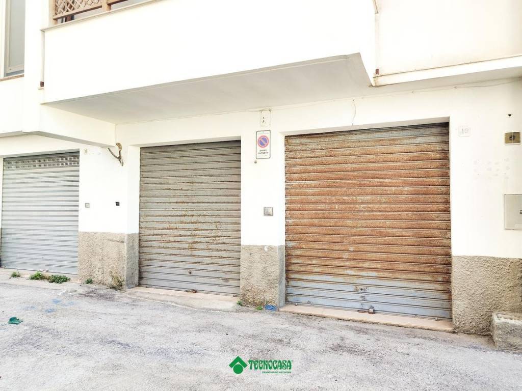 Box / garage a Vieste in VIA FOSCOLO, 19 - Foto 2