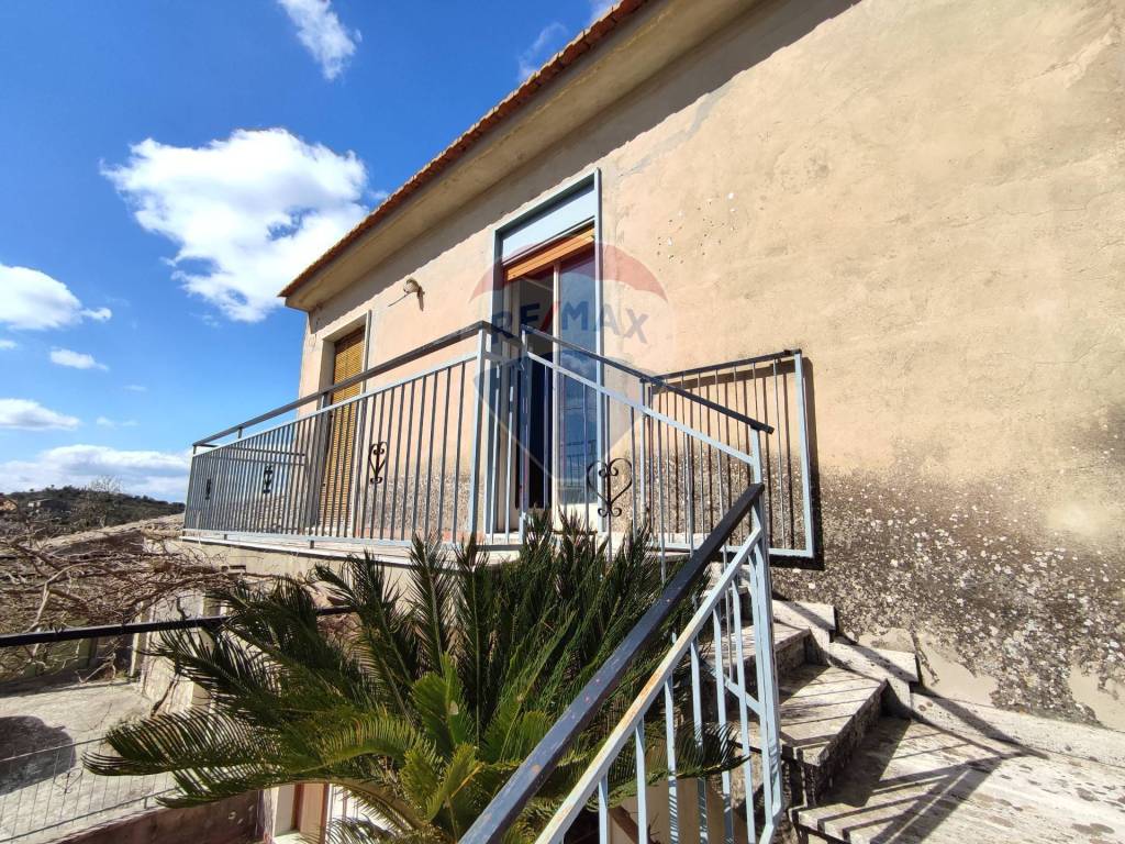 Casa indipendente a Ragusa in contrada san giacomo - Foto 2