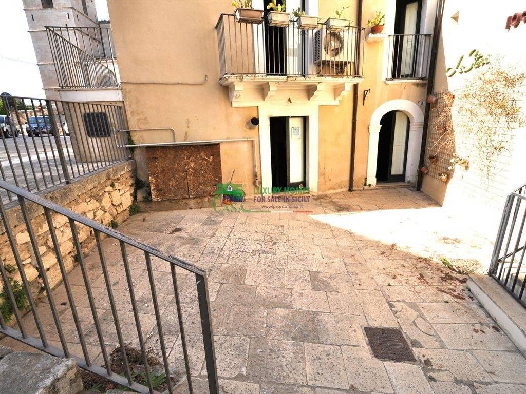 Immobile a Ragusa in PIAZZA CHIARAMONTE, 8 - Foto 3