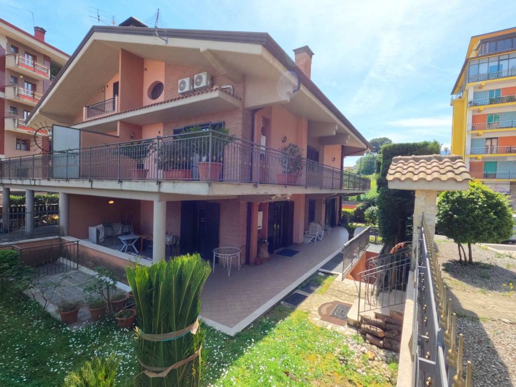 Villa a Avellino in Via Antonio Ammaturo - Foto 2