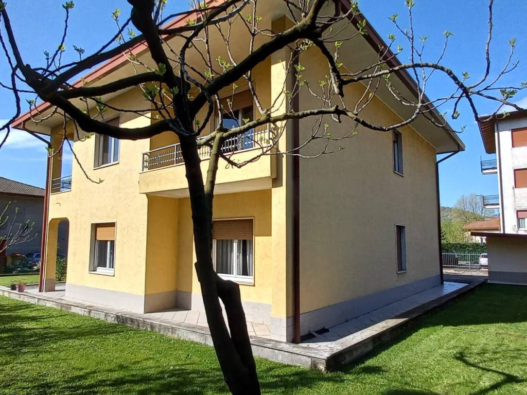 Villa a Cittiglio in Via Giuseppe Garibaldi - Foto 2