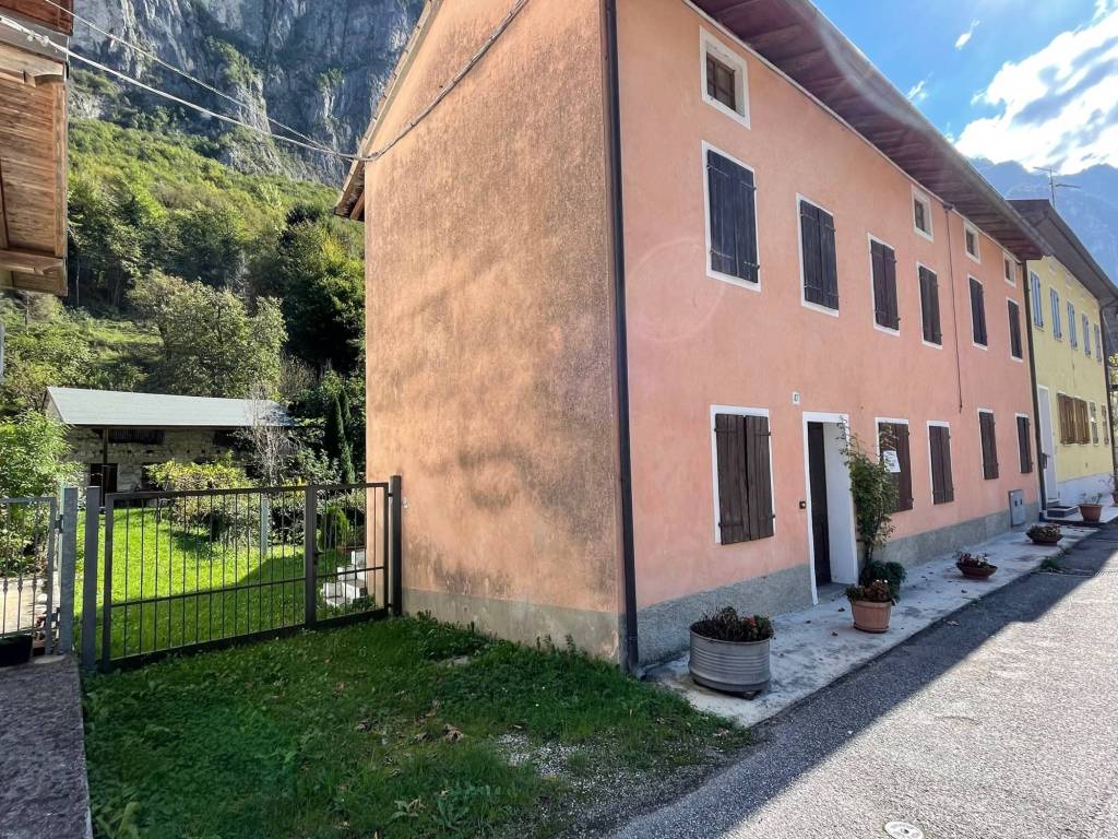 Villa a Valbrenta in via Vittorio Veneto, 47 - Foto 2