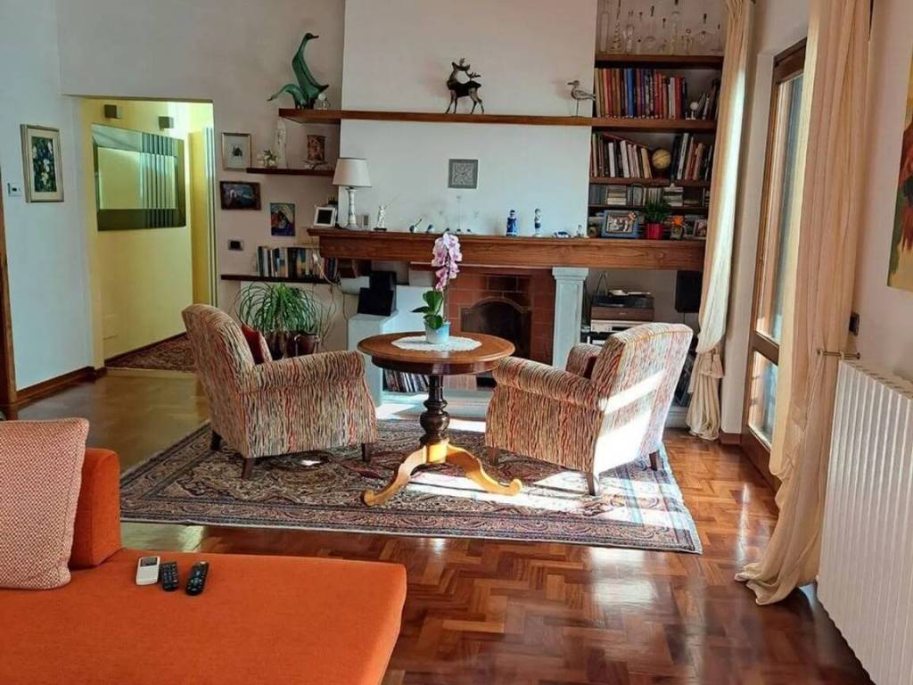 Villa a Montecatini-terme in Via Vincenzo Bellini S.N.C. - Foto 2