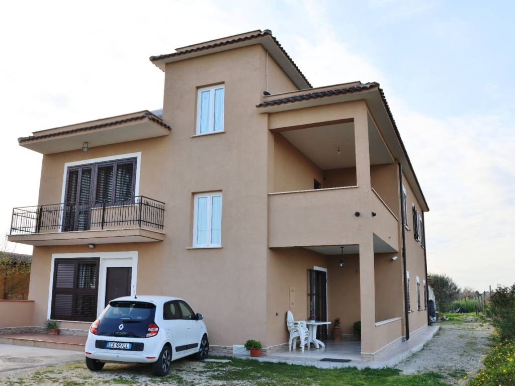 Appartamento a Cisterna di latina in Via Torre Astura, 8 - Foto 2