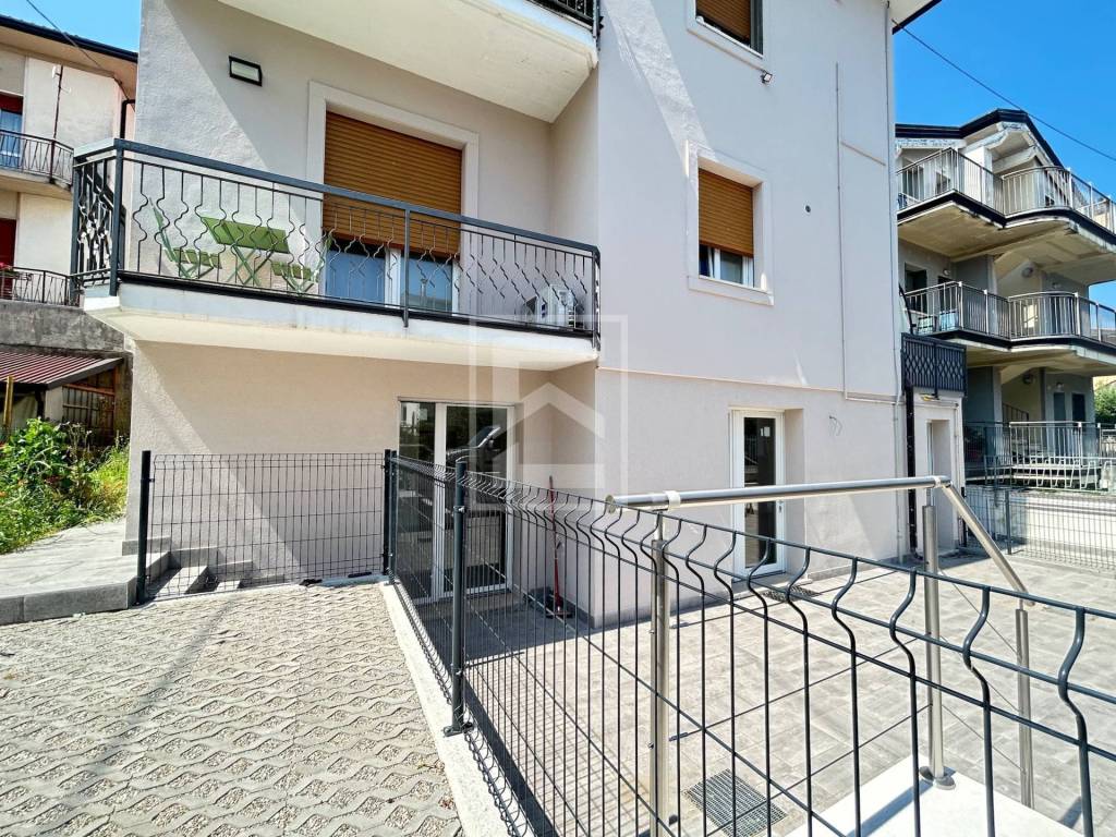 Appartamento a Peschiera del garda in Via Alfieri - Foto 3