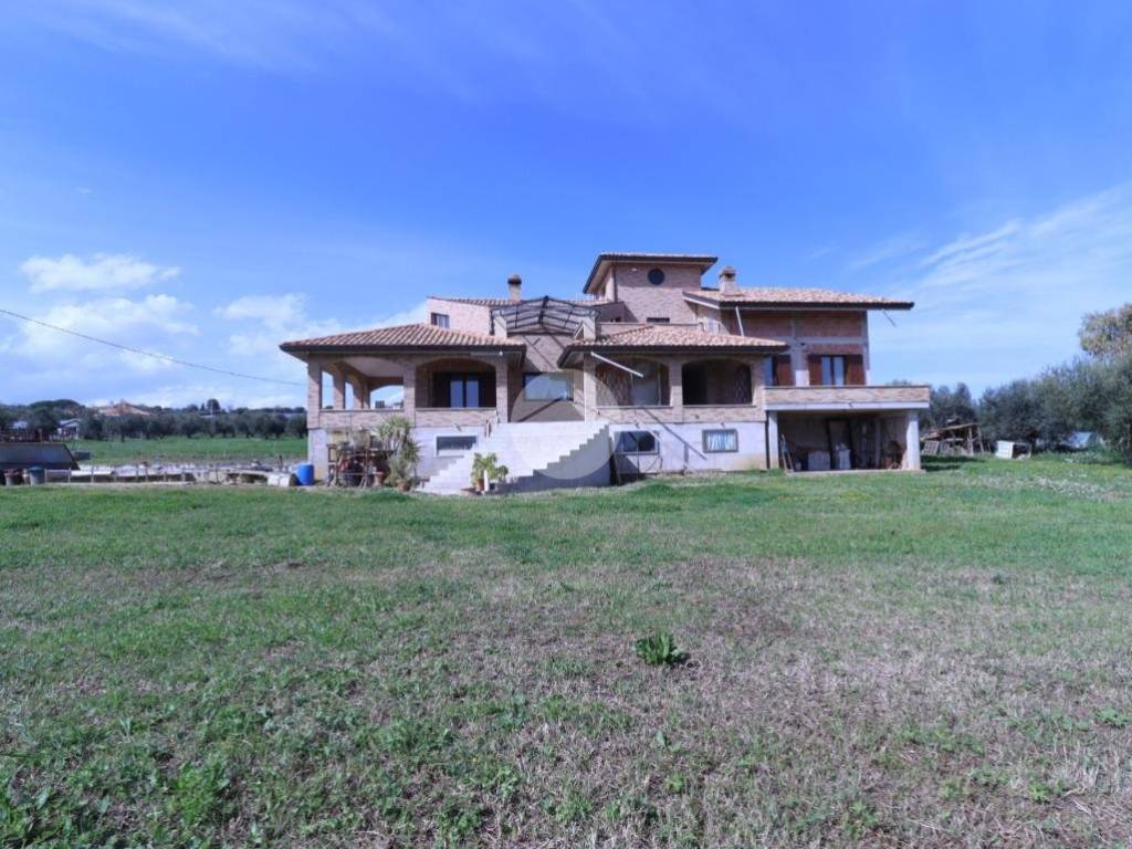 Casa indipendente a Giulianova in Via Per Mosciano, 94 - Foto 2