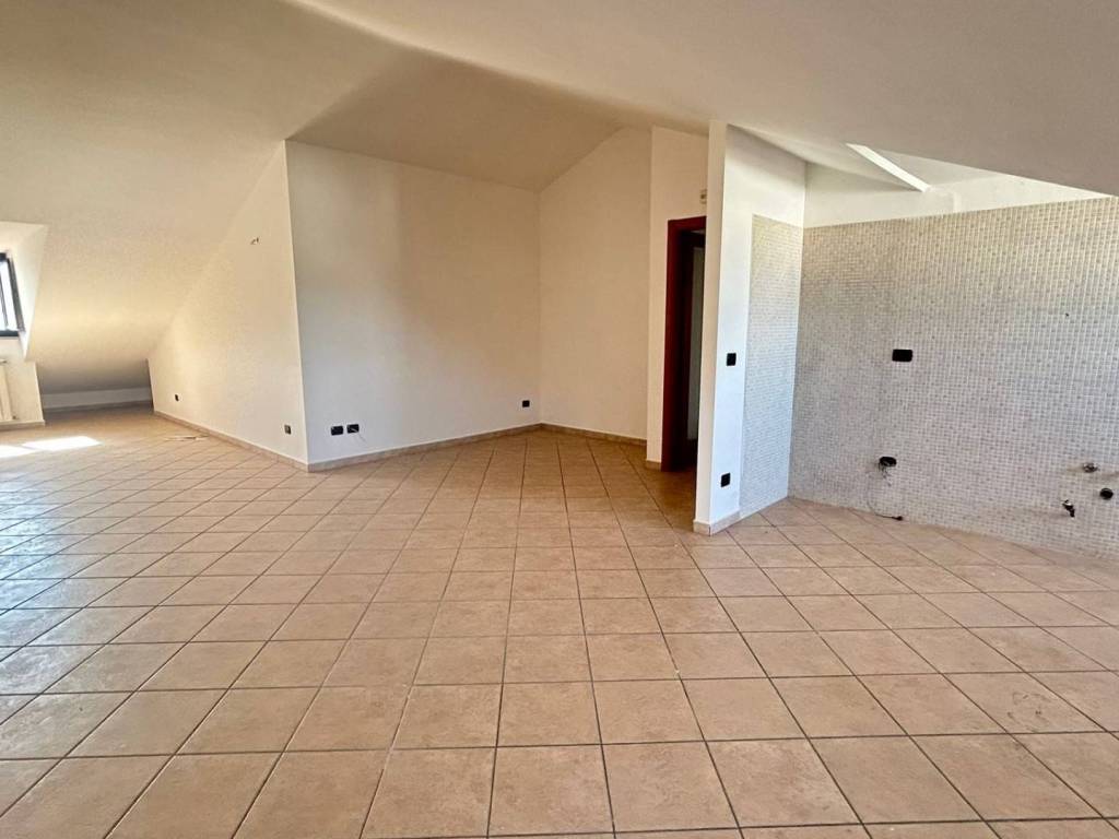 Attico / mansarda a San nicola la strada in Via Grotta - Foto 2