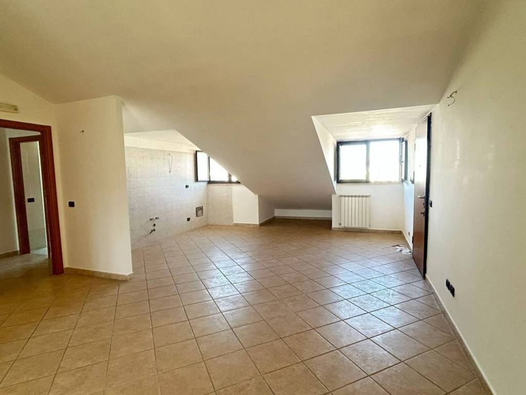 Attico / mansarda a San nicola la strada in Via Grotta - Foto 5