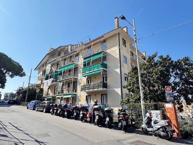 Appartamento a Genova in Via Giulio Tanini - Foto 3