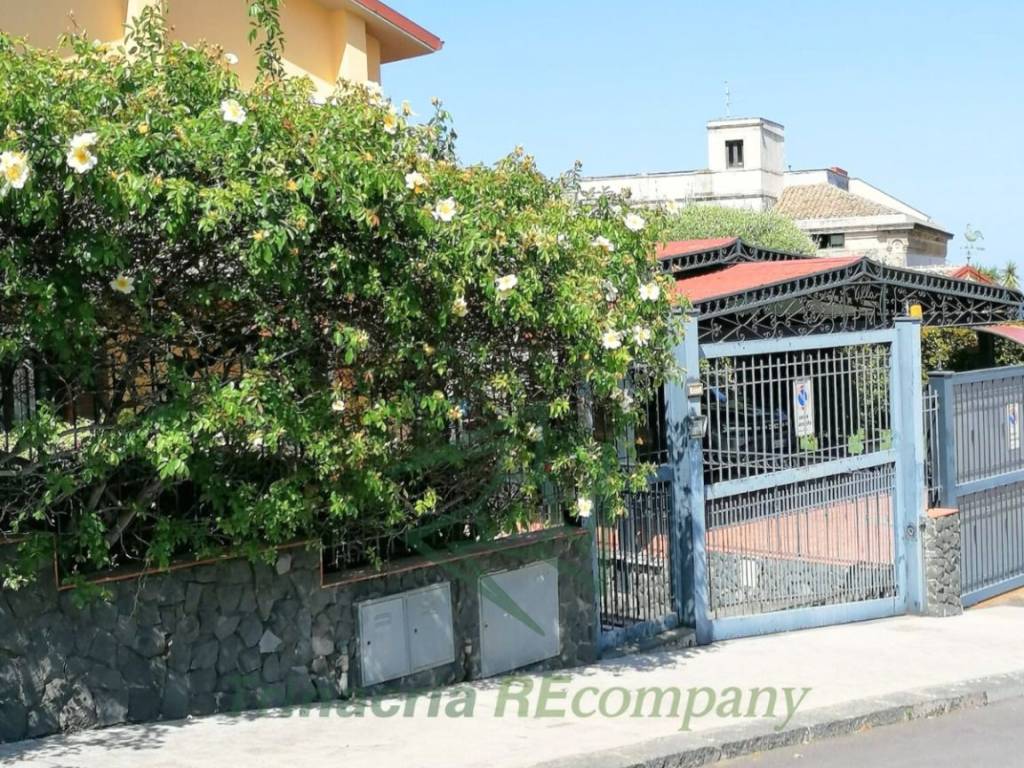 Villa a Viagrande in Via F. Russo - Foto 2