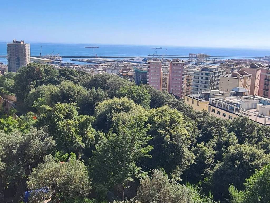 Appartamento a Genova in Via Bartolomeo Carrea - Foto 2