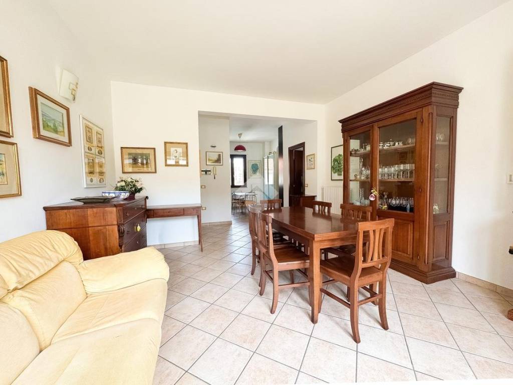 Appartamento a Chieti in Via dei Martiri Lancianesi, 113 - Foto 2
