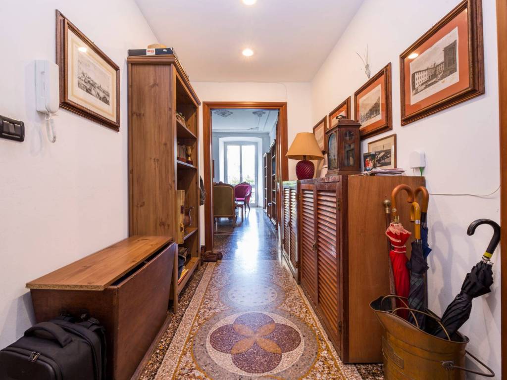 Appartamento a Genova in Piazza di Santa Maria in Via Lata - Foto 3