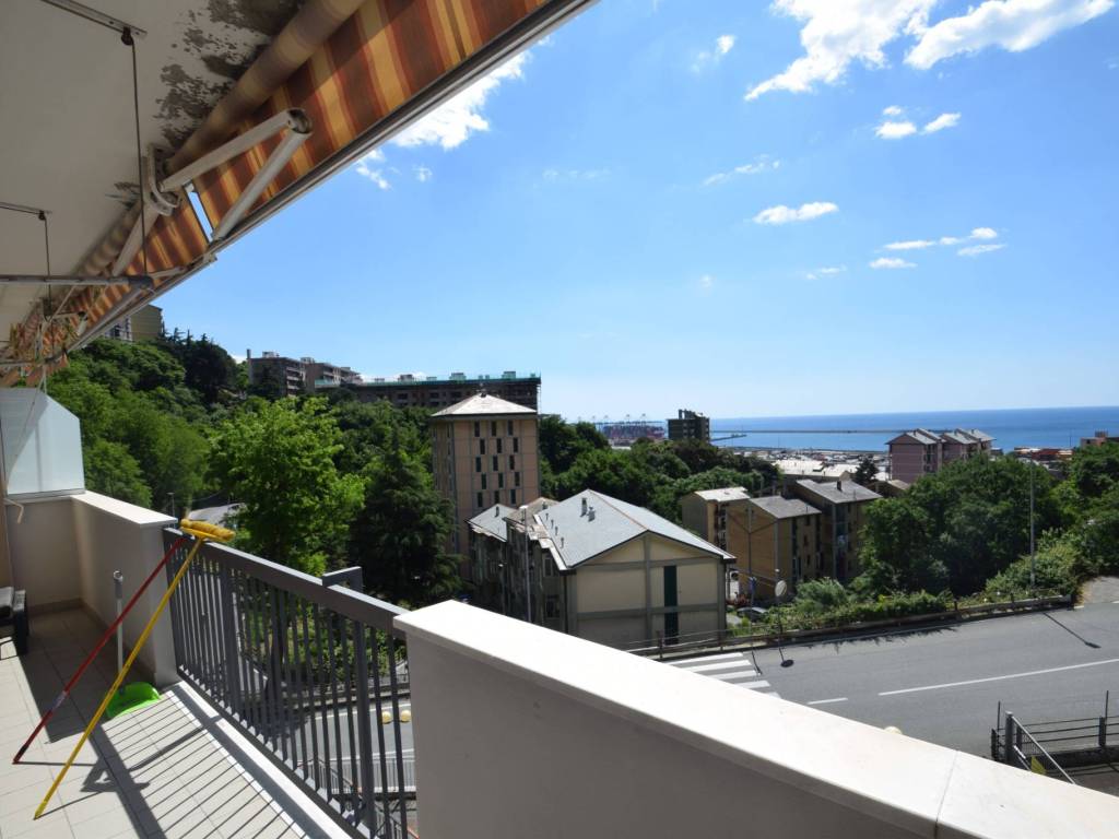 Appartamento a Genova in Via Martiri del Turchino, 81 - Foto 2