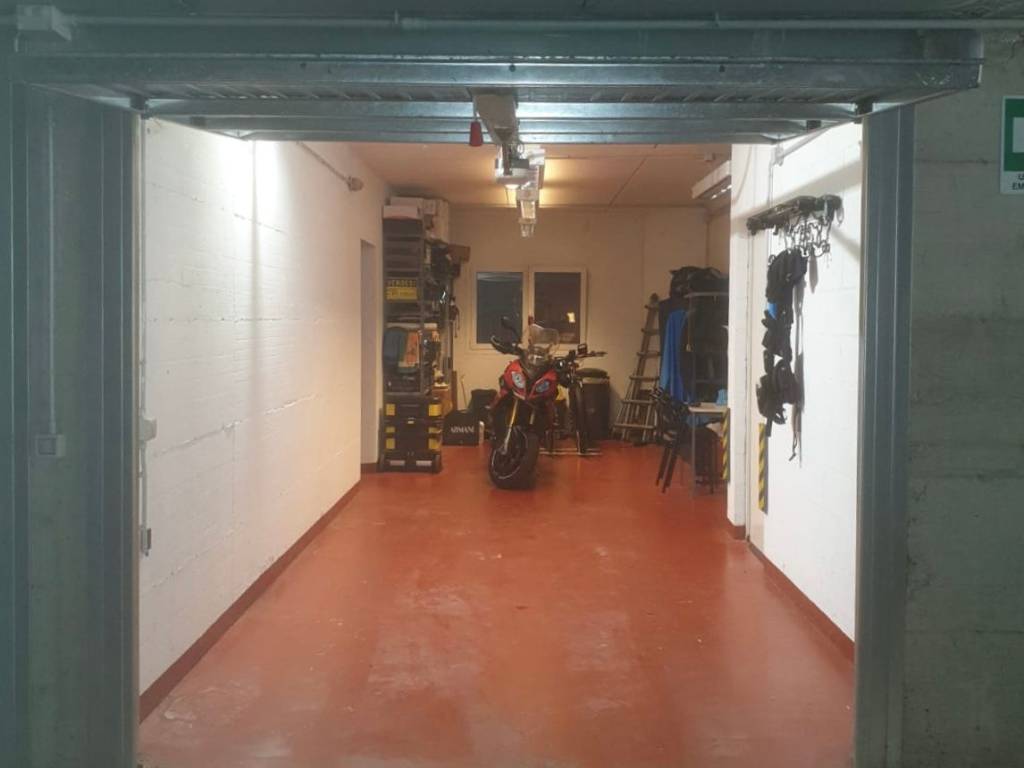 Box / garage a Comabbio in Via Sotto Campagna, 75 - Foto 2