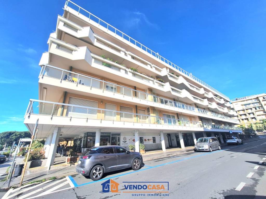 Appartamento a Loano in Piazzale Giuseppe Mazzini - Foto 2