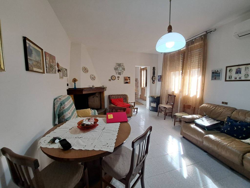 Casa indipendente a Villaurbana in Via Eleonora d'Arborea, 32 - Foto 2