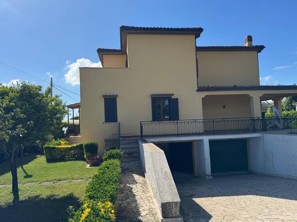 Villa a San felice circeo in Via 4 Novembre - Foto 2